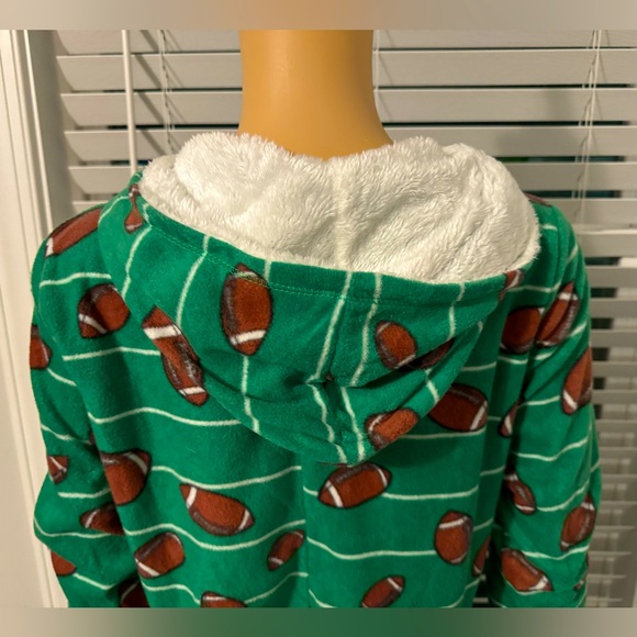 Great Warm & Cozy size M green football field zip up onesie pajamas NWT - Picture 6 of 6
